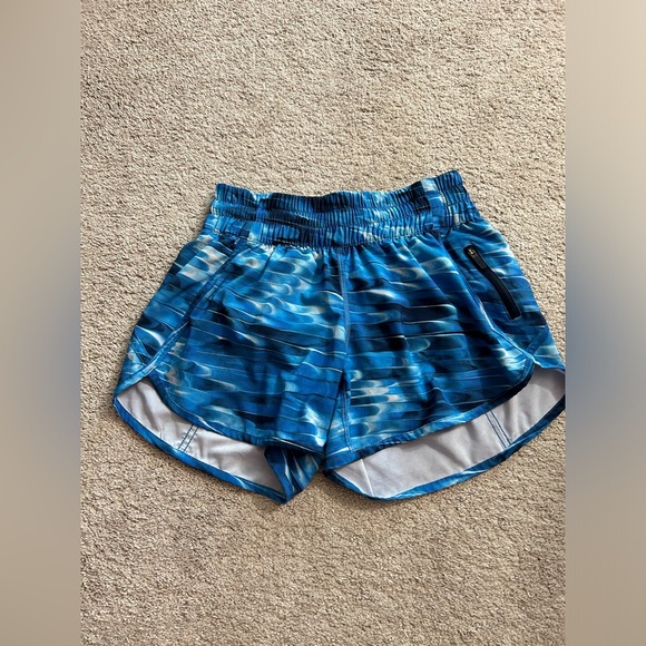 Lululemon Tracker Shorts - Picture 5 of 9